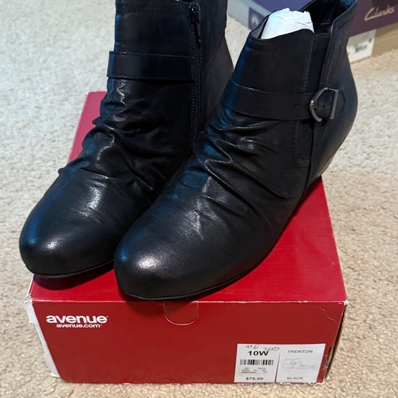 Avenue Women's Black Ankle Booties size 10W - Picture 1 of 5